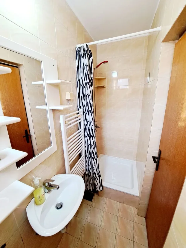9. maj, 5+ petosobna, 300 m²