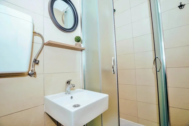 9. maj, 5+ petosobna, 300 m²