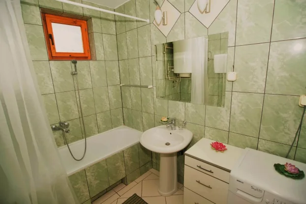 9. maj, 5+ petosobna, 300 m²