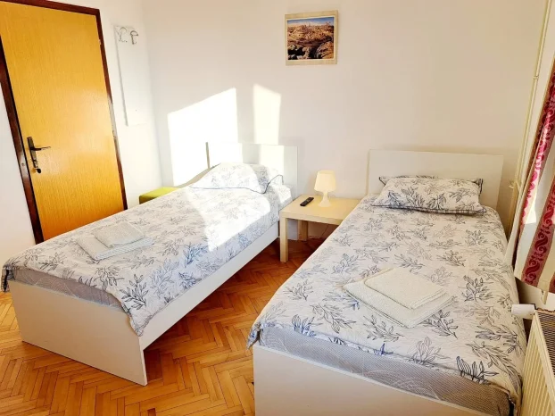 9. maj, 5+ petosobna, 300 m²