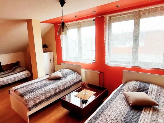 9. maj, 5+ petosobna, 300 m²