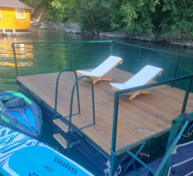 Splav- kuća na vodi - jezero Perućac