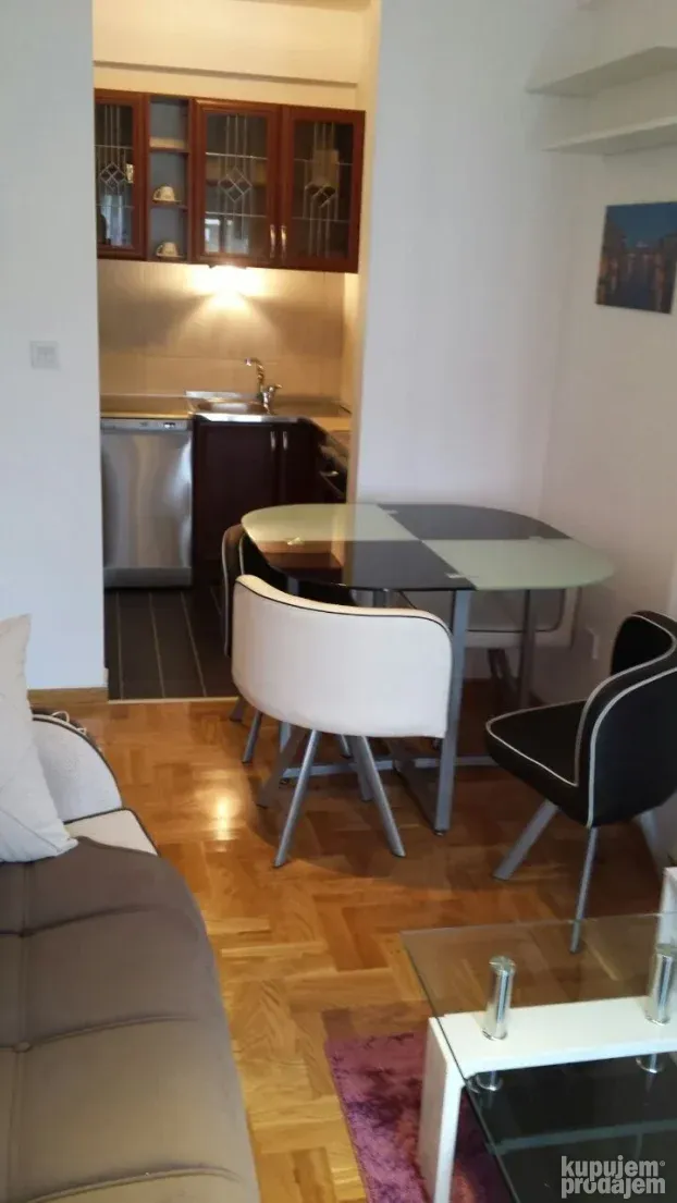Izdajem Lux 1,5 stan 40m2 Vukov Spomenik Beograd