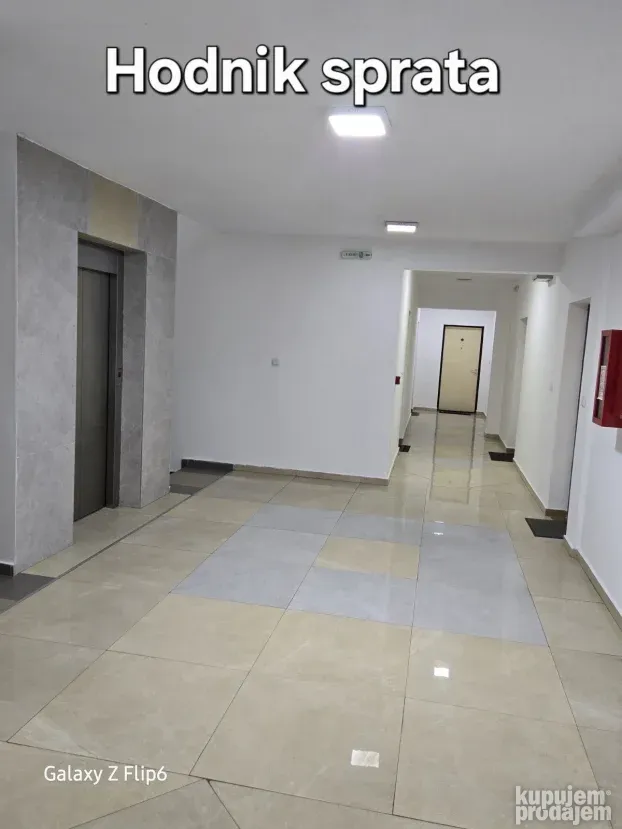 Izdajem Lux 1,5 stan 40m2 Vukov Spomenik Beograd