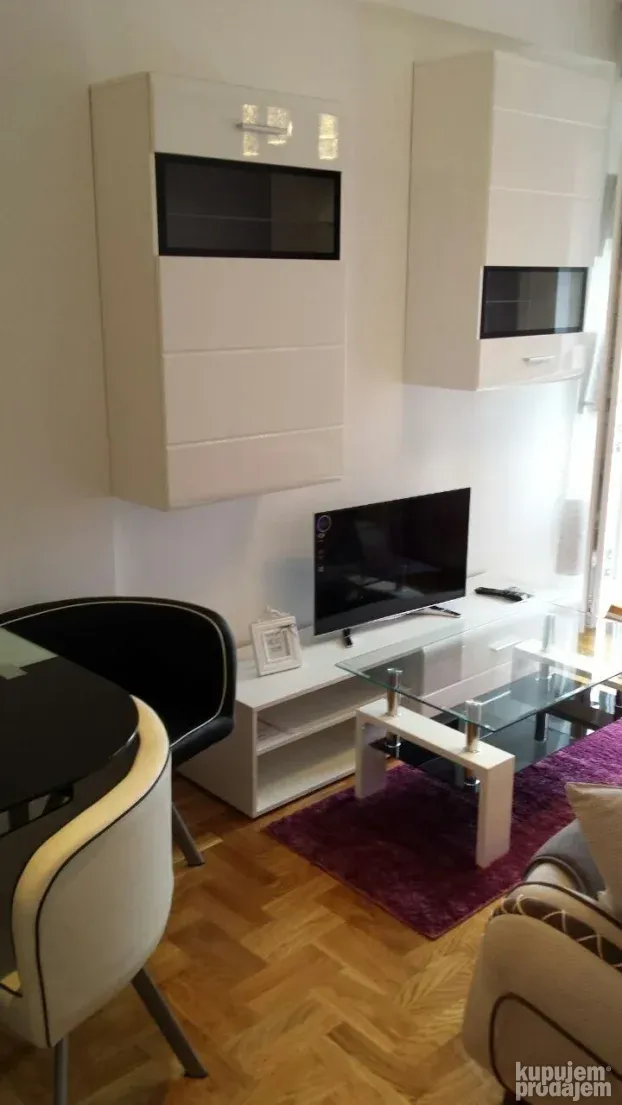 Izdajem Lux 1,5 stan 40m2 Vukov Spomenik Beograd
