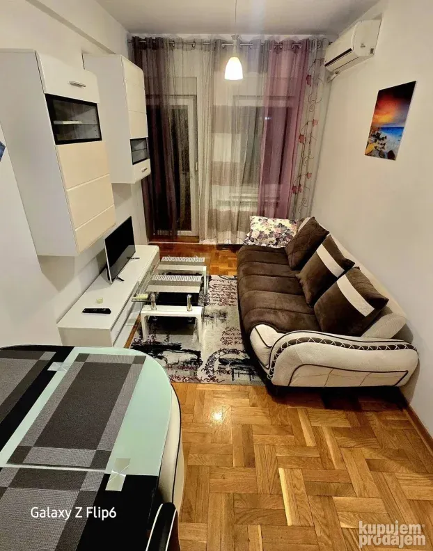 Izdajem Lux 1,5 stan 40m2 Vukov Spomenik Beograd