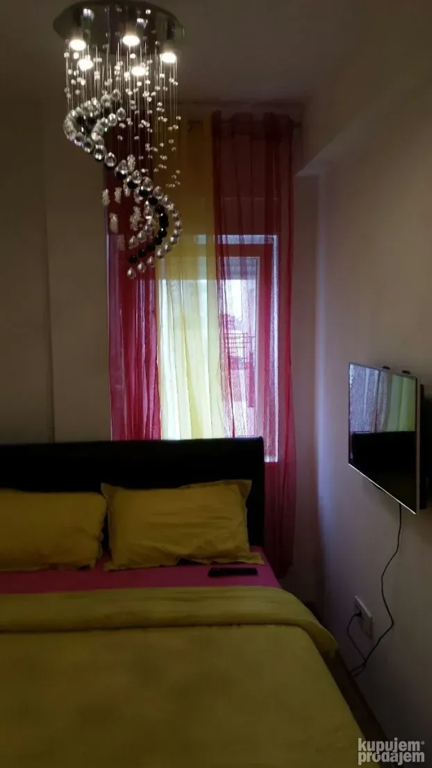 Izdajem Lux 1,5 stan 40m2 Vukov Spomenik Beograd