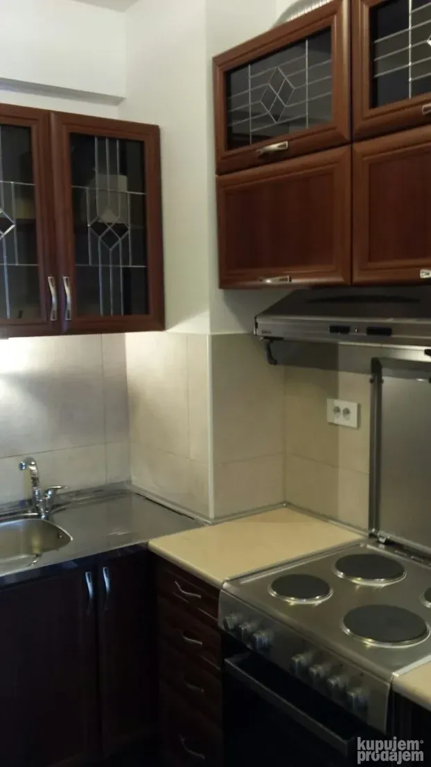 Izdajem Lux 1,5 stan 40m2 Vukov Spomenik Beograd