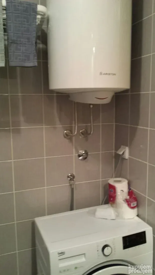 Izdajem Lux 1,5 stan 40m2 Vukov Spomenik Beograd