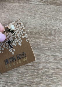 Prsten REVIEW sa sedefastim detaljem u vidu bisera