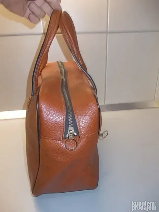 KOŽNA FRIŽIDER PUTNA 39x26x17cm torba iz Nemačke, jaka i kva