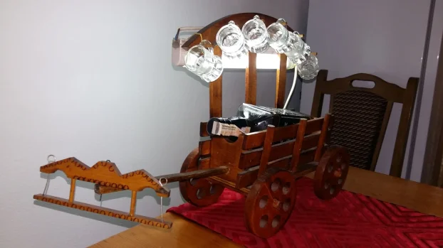 Drvena kola replika stara kolica