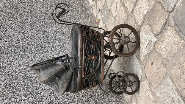 Drvena kola replika stara kolica