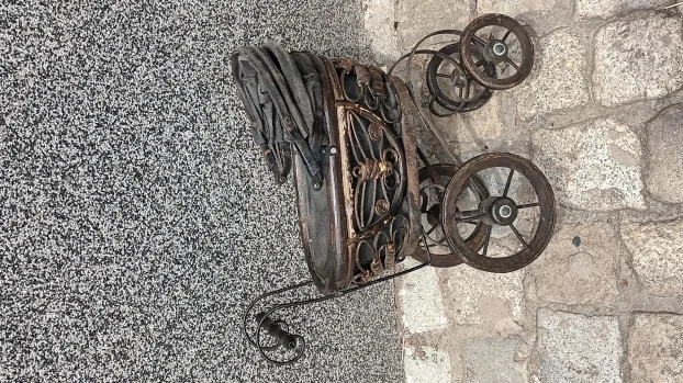 Drvena kola replika stara kolica