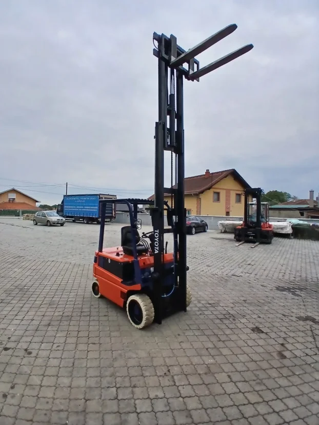 TOYOTA 2t Elektro Viljuskar