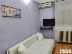 Lomina, Opština Savski venac, 0.5 garsonjera, 25 m²