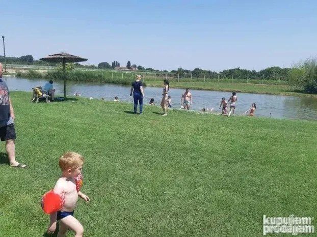 Privatno Jezero Na Dan