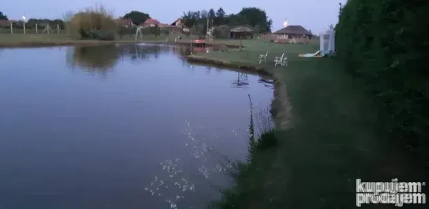 Privatno Jezero Na Dan