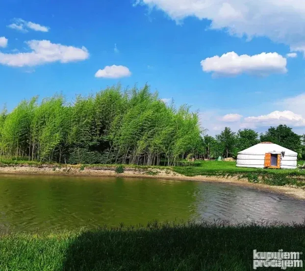 Privatno Jezero Na Dan