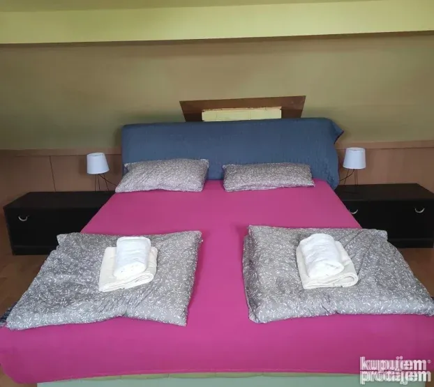 Privatno Jezero Na Dan