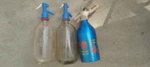 Stare retro soda flaše sifon, aluminijum staklo