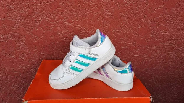 Patike Adidas br.32 povoljno