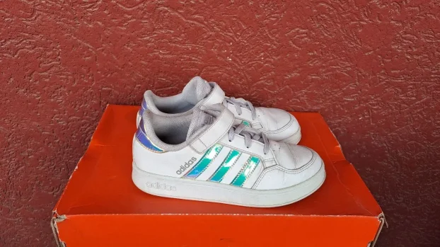 Patike Adidas br.32 povoljno