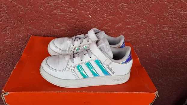 Patike Adidas br.32 povoljno