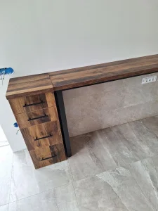 Pultovi i police za frizerski salon po meri