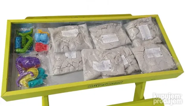 Drveni sto klupa edukativni piknik sa kinetickim peskom set