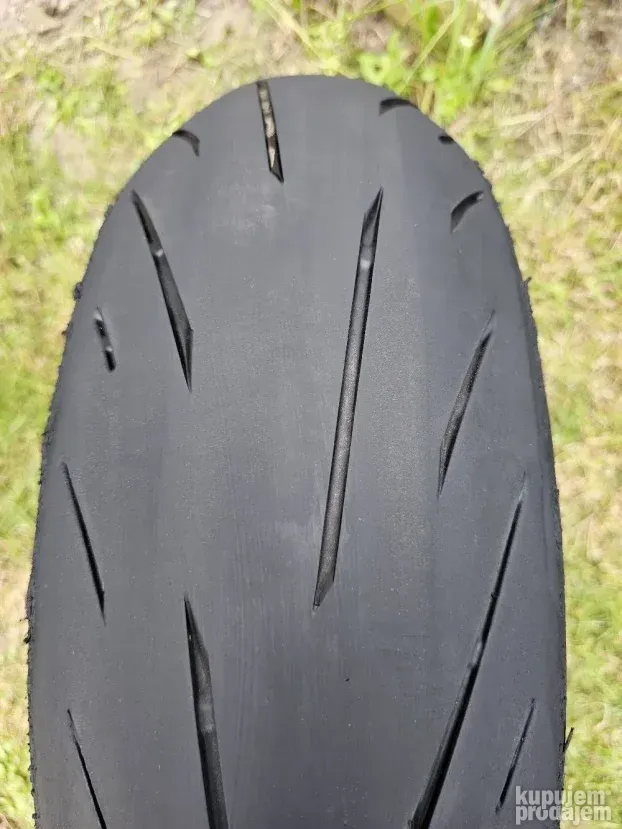 Moto guma bridgestone 180/55/17 god 2021 top