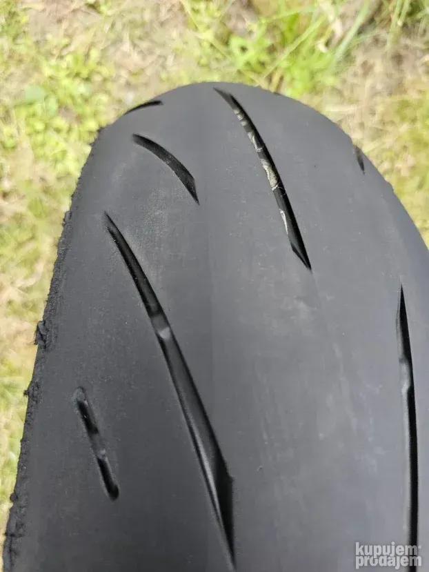 Moto guma bridgestone 180/55/17 god 2021 top