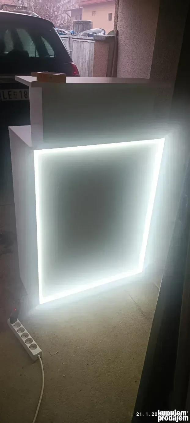 Kasa pult sa LED osvetljenjem