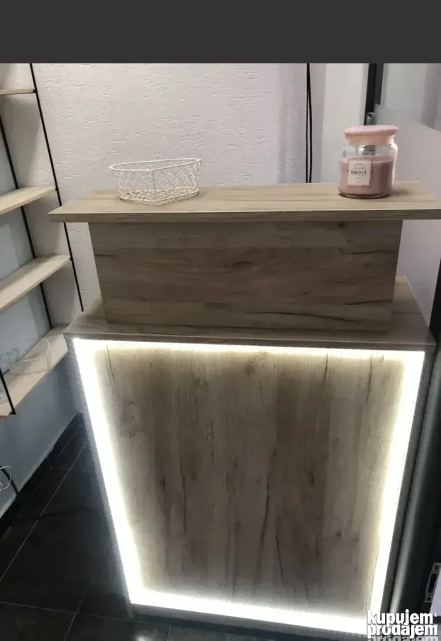 Kasa pult sa LED osvetljenjem