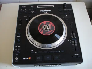 Numark V 7, digital turntable