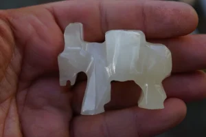 Magarac izradjen od poludragog kamena Oniks