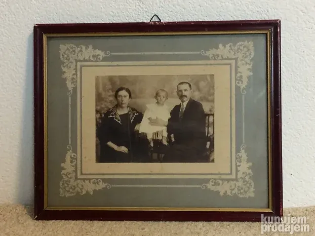 Stara fotografija u ramu