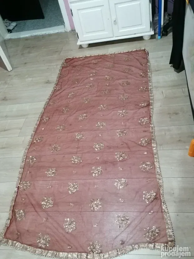 Dve divne svilene etno marame ukrasene srmom
