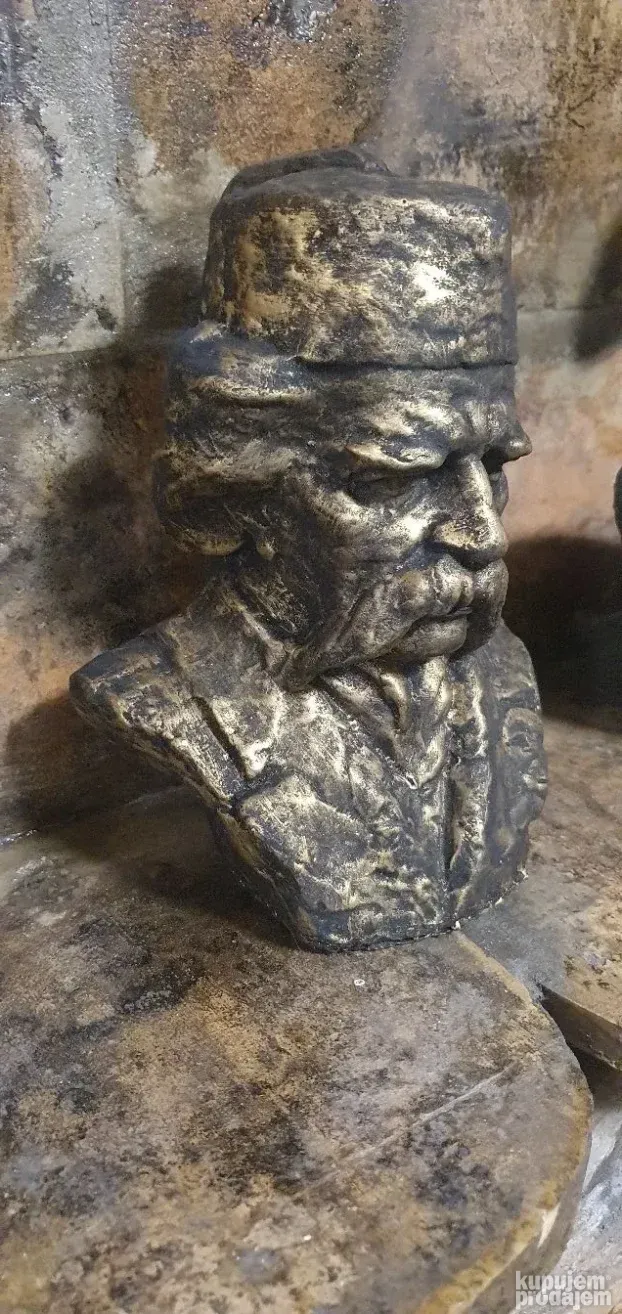 Skulptura vuka karadžića