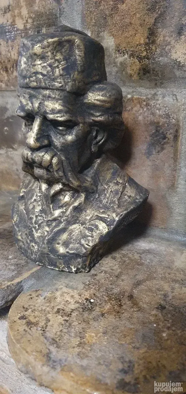 Skulptura vuka karadžića