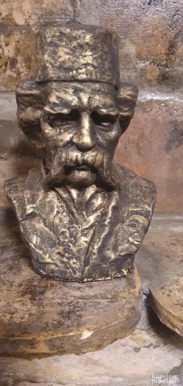 Skulptura vuka karadžića