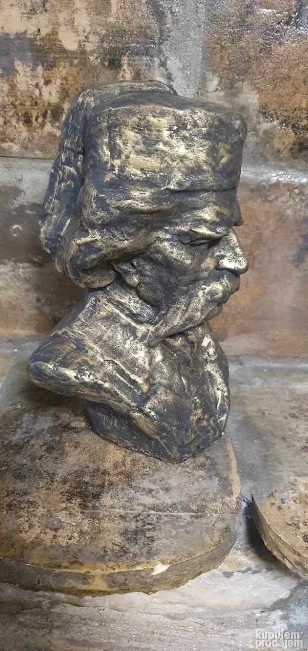 Skulptura vuka karadžića