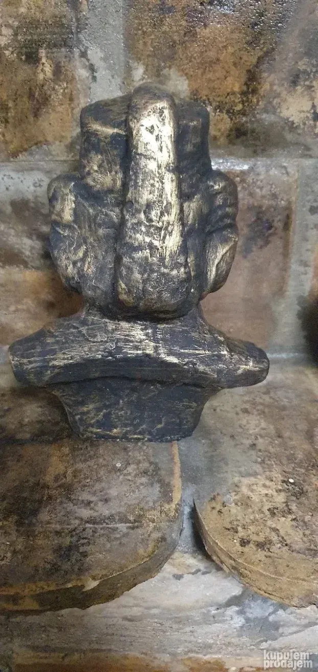 Skulptura vuka karadžića