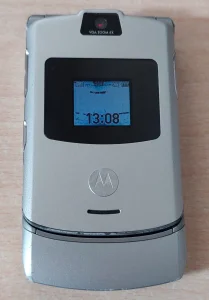 Motorola V3 siva silver sim free punjac