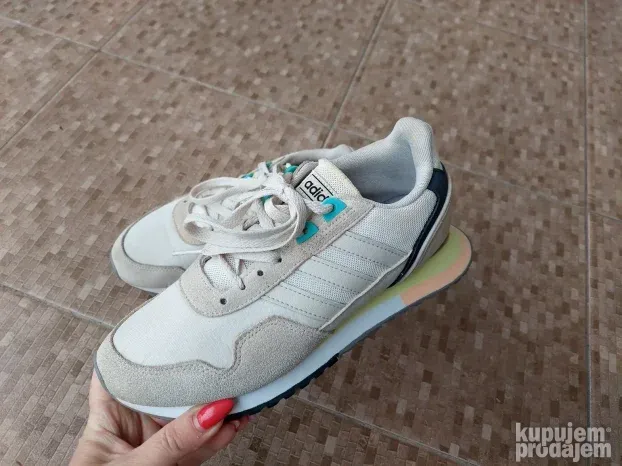 Ocuvane adidas patike broj 36.5