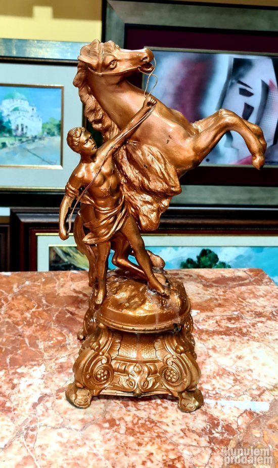 Prelep Napoleon III kaminski sat sa figurama Konjanici - 1