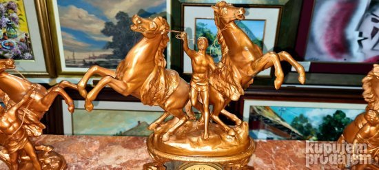 Prelep Napoleon III kaminski sat sa figurama Konjanici - 1