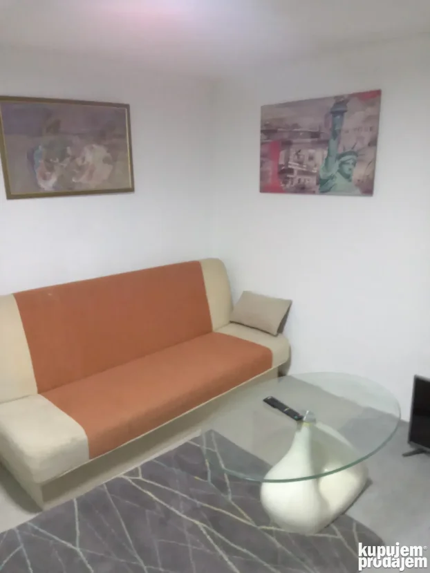 mali Leskovac 21, Karaburma, 3.0 trosobna, 50 m²