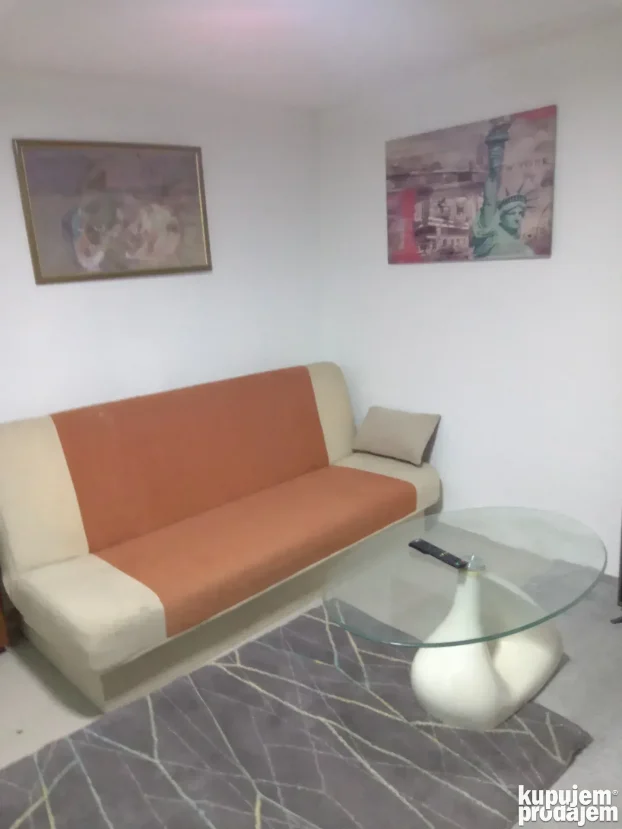 mali Leskovac 21, Karaburma, 3.0 trosobna, 50 m²