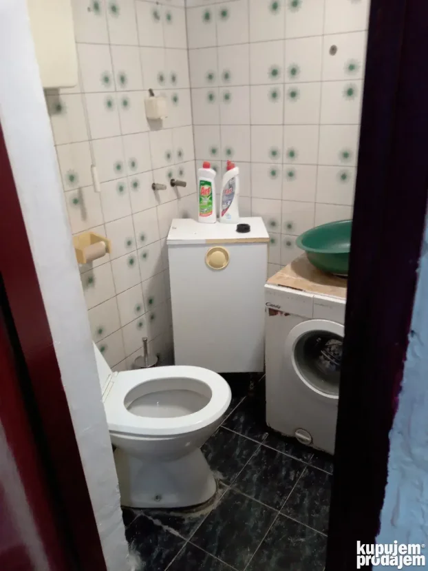 mali Leskovac 21, Karaburma, 3.0 trosobna, 50 m²